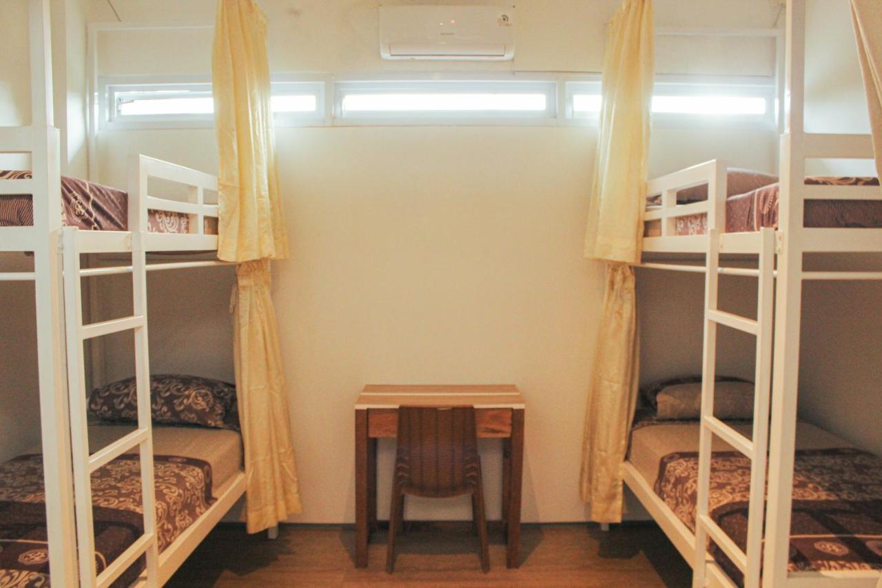 Rion Hostel Богор Экстерьер фото